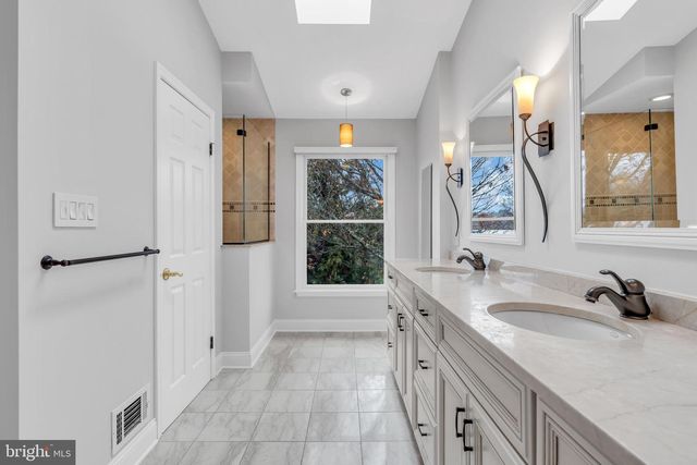 10 REED DR N, Princeton Junction, NJ 08550