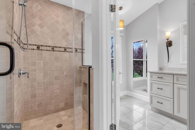 10 REED DR N, Princeton Junction, NJ 08550