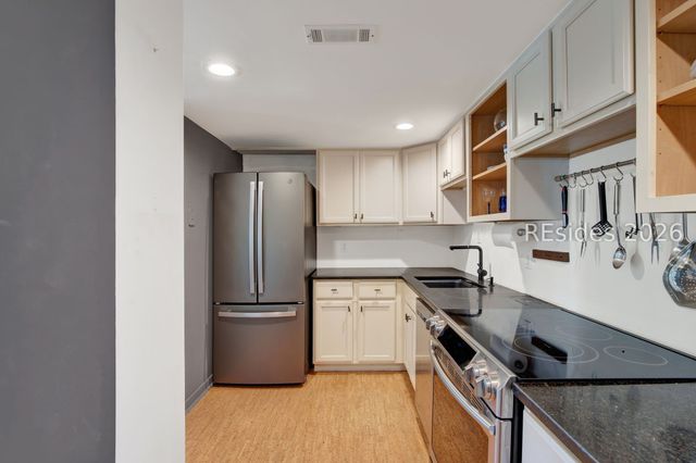 300 Woodhaven Dr Apt 1305, Hilton Head Island, SC 29928
