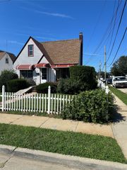 22 Searing Street, Hempstead, NY 11550