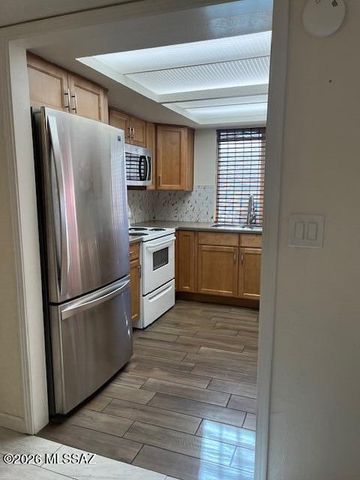 1527 E Prince Road, Tucson, AZ 85719