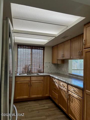 1527 E Prince Road, Tucson, AZ 85719