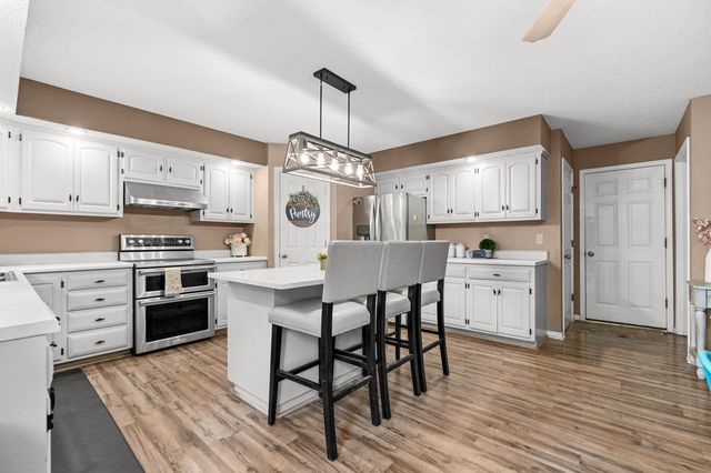 601 DUSTIN DR, Columbia, MO 65203