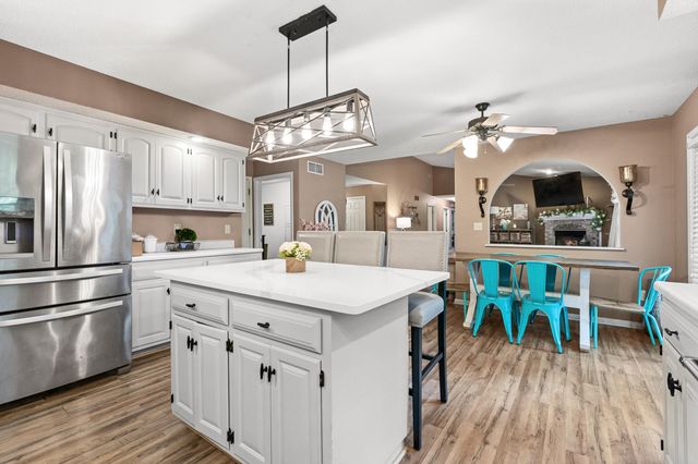 601 DUSTIN DR, Columbia, MO 65203