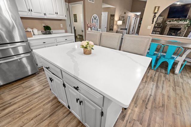 601 DUSTIN DR, Columbia, MO 65203