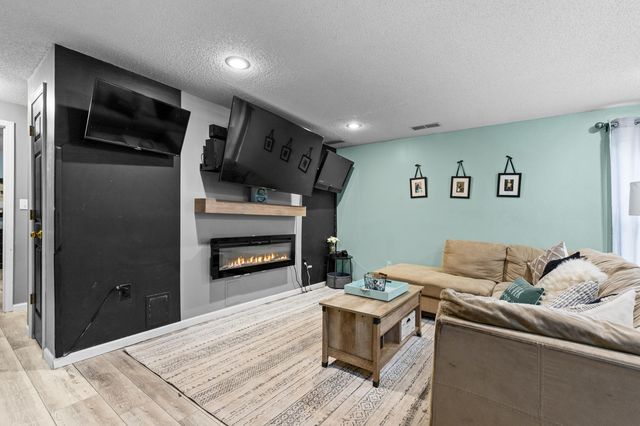 601 DUSTIN DR, Columbia, MO 65203