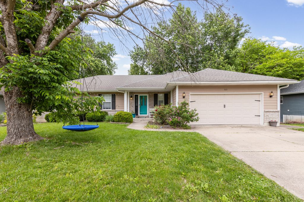 601 DUSTIN DR, Columbia, MO 65203
