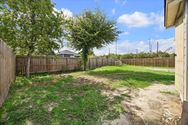 7702 Sealey Street, Houston, TX 77088