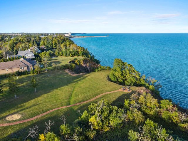 2502 N LAKE SHORE ROAD, Grafton, WI 53024