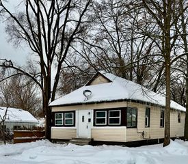 828 W Larch Avenue, Muskegon City, MI 49441