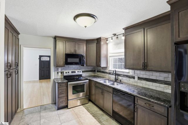 1301 Winding Way, Taylors, SC 29687