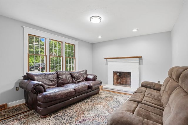 4 Shawkemo Path, Franklin, MA 02038