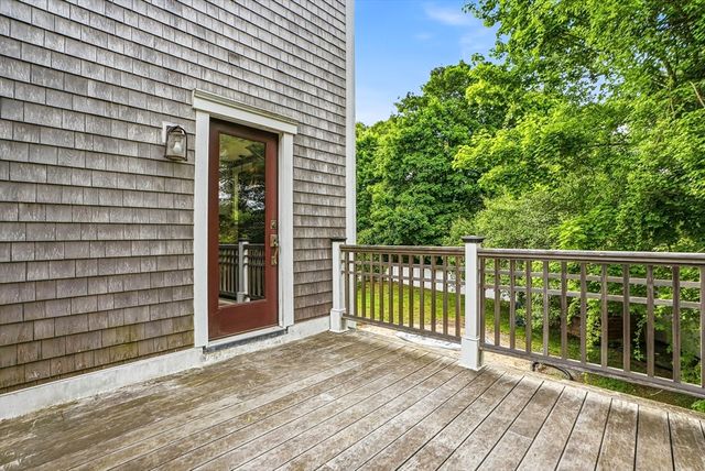 4 Shawkemo Path, Franklin, MA 02038