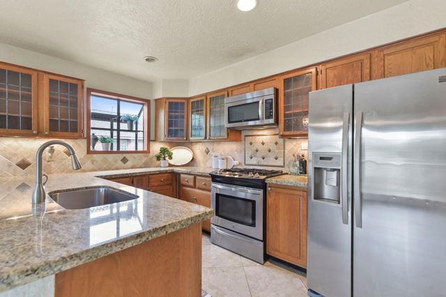 521 Pine Road, Clear Lake Shores, TX 77565