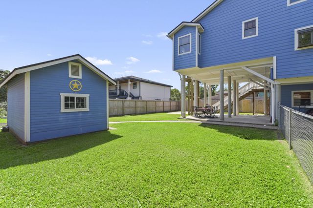 521 Pine Road, Clear Lake Shores, TX 77565