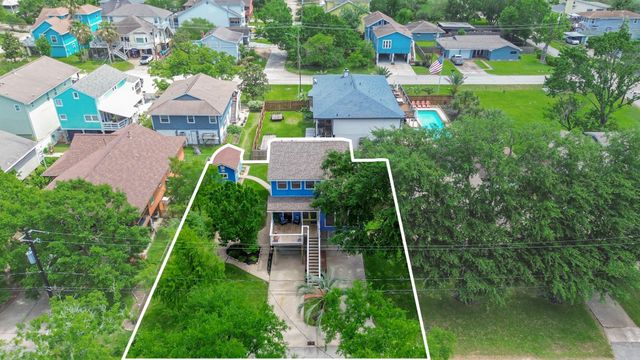 521 Pine Road, Clear Lake Shores, TX 77565