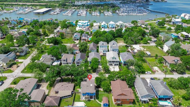 521 Pine Road, Clear Lake Shores, TX 77565