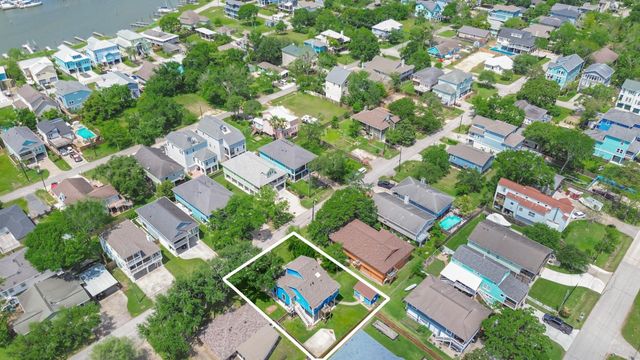 521 Pine Road, Clear Lake Shores, TX 77565