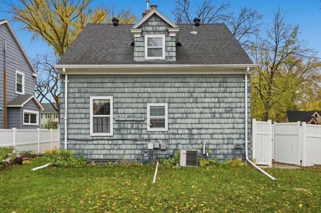 1261 4th Street N, Fargo, ND 58102