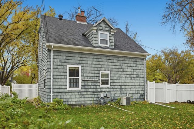 1261 4th Street N, Fargo, ND 58102