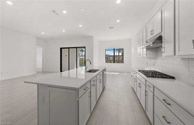 2107 Freemont WAY, Naples, FL 34120