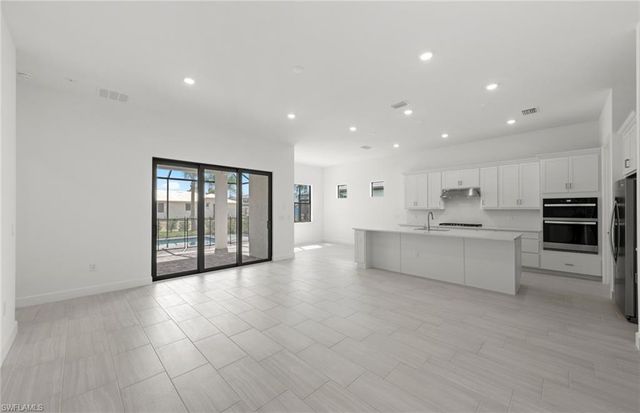 2107 Freemont WAY, Naples, FL 34120