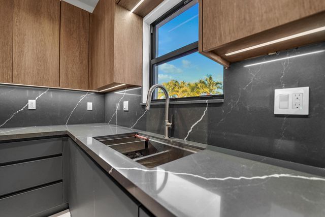 671 NE 191st Terrace, Miami, FL 33179