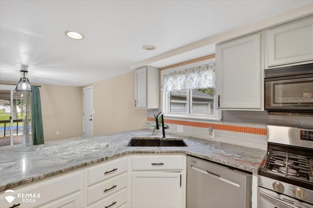6120 Surrey Lane, Burton, MI 48519