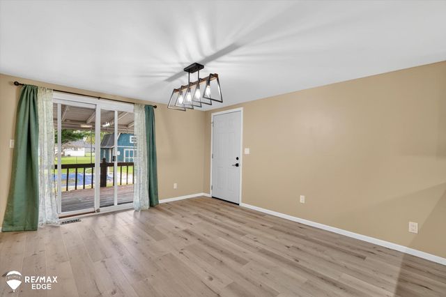 6120 Surrey Lane, Burton, MI 48519