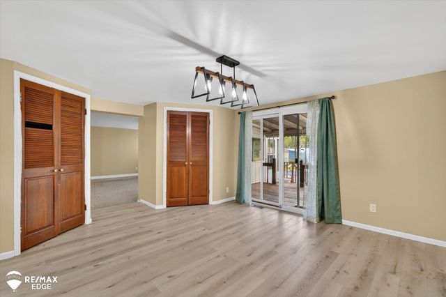 6120 Surrey Lane, Burton, MI 48519