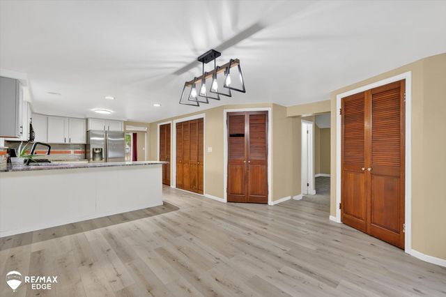 6120 Surrey Lane, Burton, MI 48519