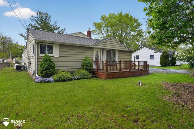 6120 Surrey Lane, Burton, MI 48519