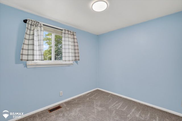 6120 Surrey Lane, Burton, MI 48519