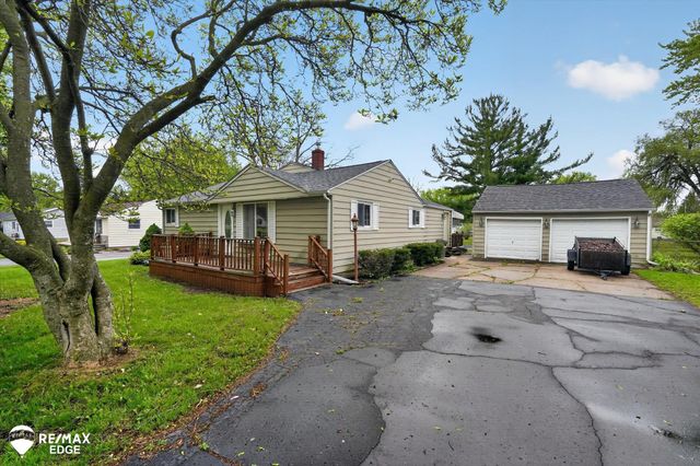 6120 Surrey Lane, Burton, MI 48519