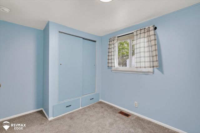 6120 Surrey Lane, Burton, MI 48519