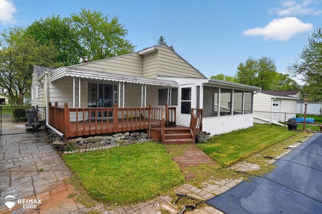 6120 Surrey Lane, Burton, MI 48519