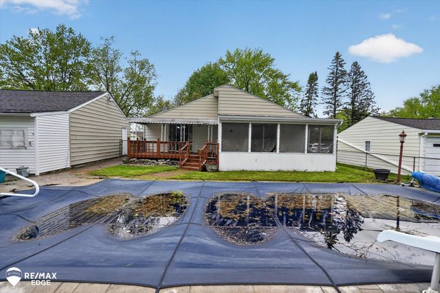 6120 Surrey Lane, Burton, MI 48519