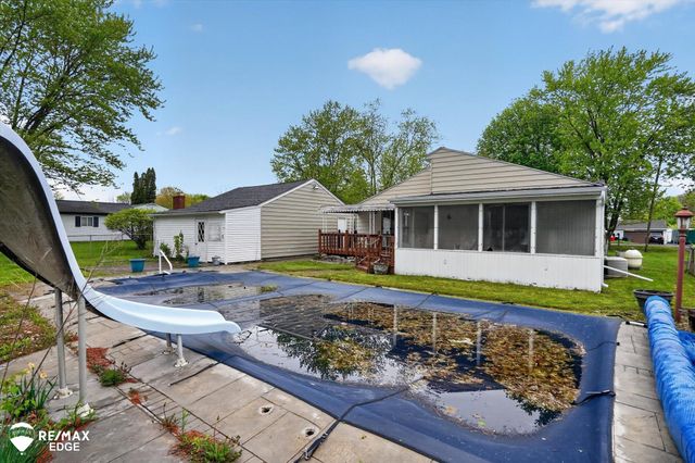 6120 Surrey Lane, Burton, MI 48519