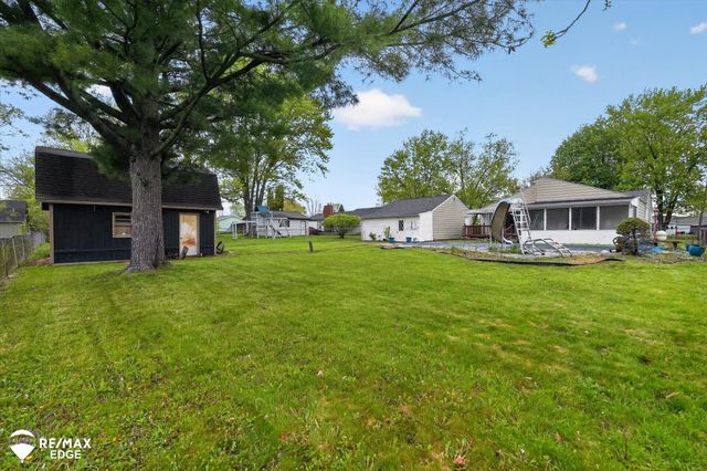 6120 Surrey Lane, Burton, MI 48519