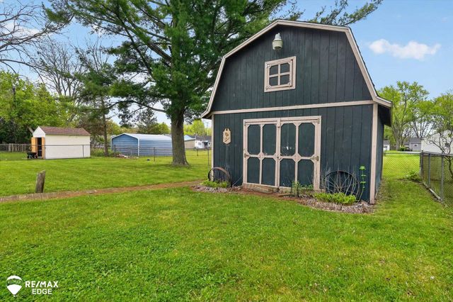 6120 Surrey Lane, Burton, MI 48519