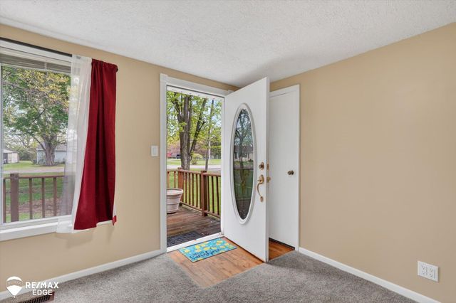 6120 Surrey Lane, Burton, MI 48519