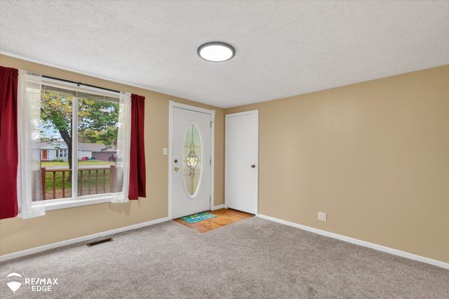 6120 Surrey Lane, Burton, MI 48519