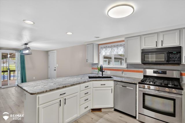 6120 Surrey Lane, Burton, MI 48519