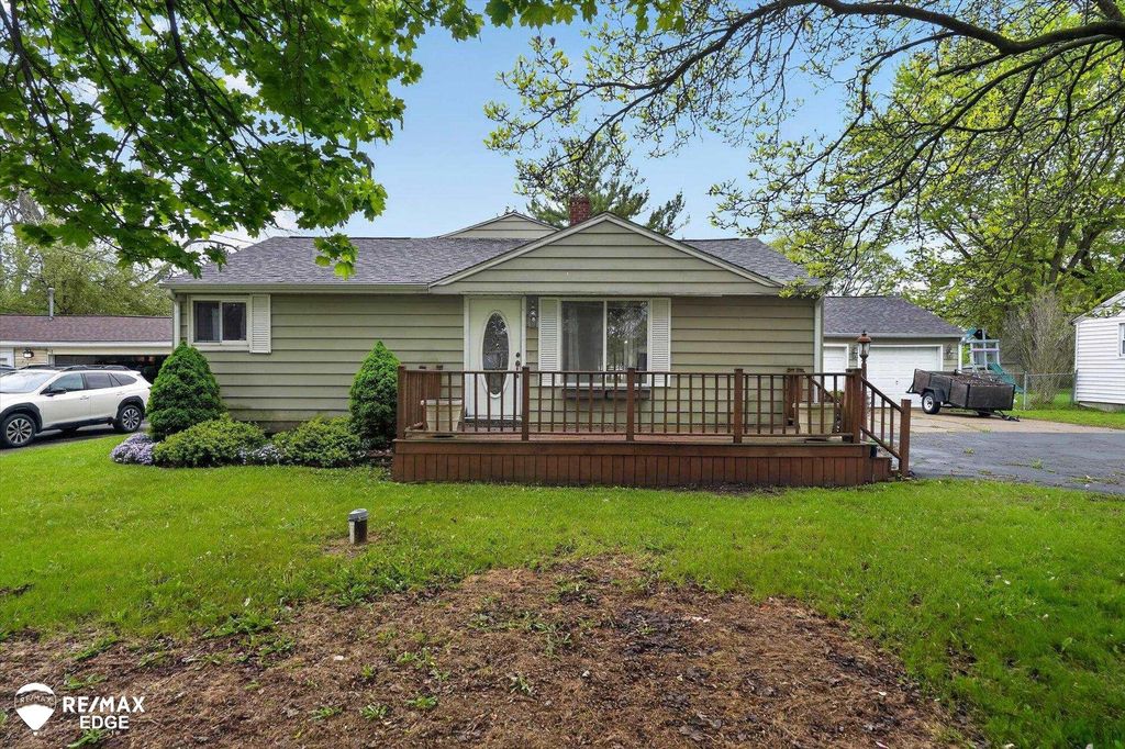 6120 Surrey Lane, Burton, MI 48519