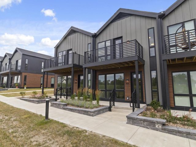 9352 S Alder PLACE #105, Oak Creek, WI 53154