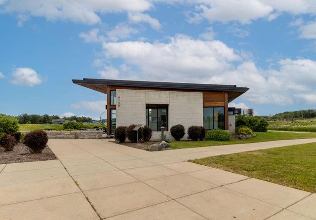 9352 S Alder PLACE #105, Oak Creek, WI 53154