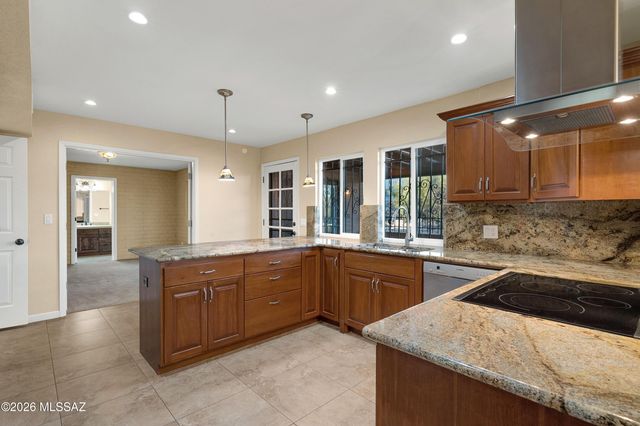 7112 N Chimney Rock Place, Tucson, AZ 85718