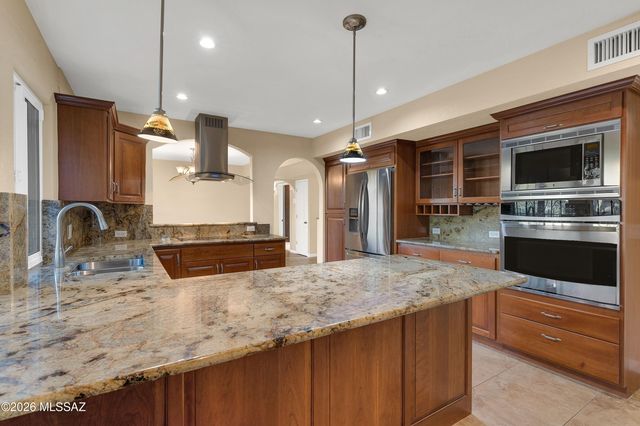 7112 N Chimney Rock Place, Tucson, AZ 85718