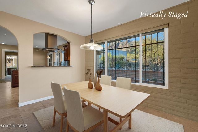 7112 N Chimney Rock Place, Tucson, AZ 85718