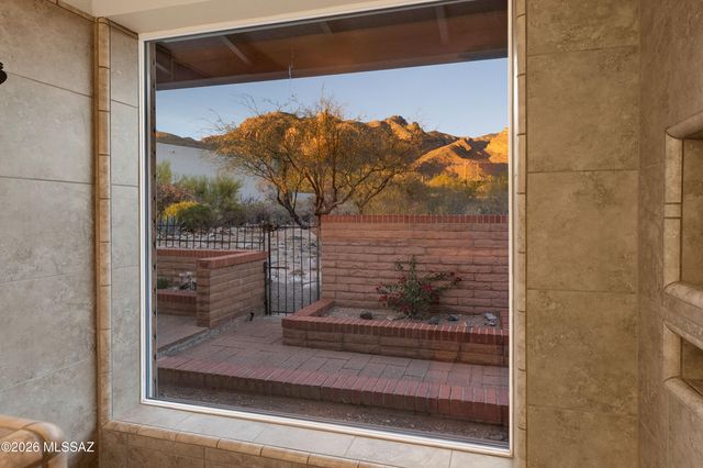 7112 N Chimney Rock Place, Tucson, AZ 85718